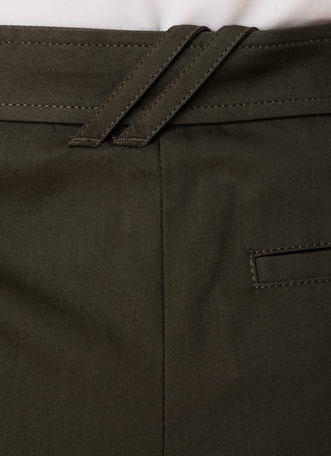 Burberry High waist straight fit chino met steekzakken en ceintuur - detail 3 donkergroen