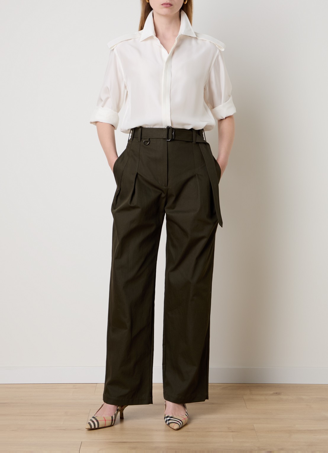 Burberry High waist straight fit chino met steekzakken en ceintuur - voorkant 5 donkergroen