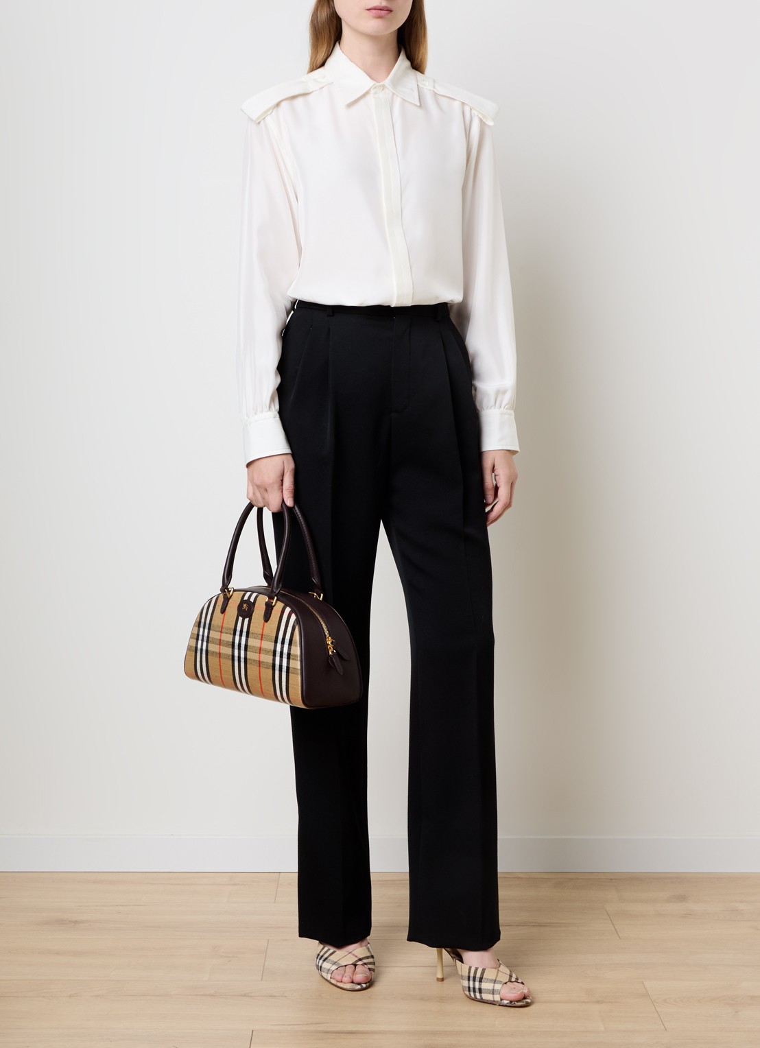 Burberry Highlands handtas met kalfsleren details en ruitdessin  - voorkant 3 zand