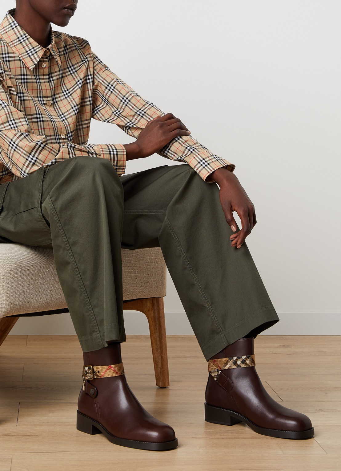 Burberry Huntley enkellaarsje van kalfsleer - voorkant 6 kastanjebruin