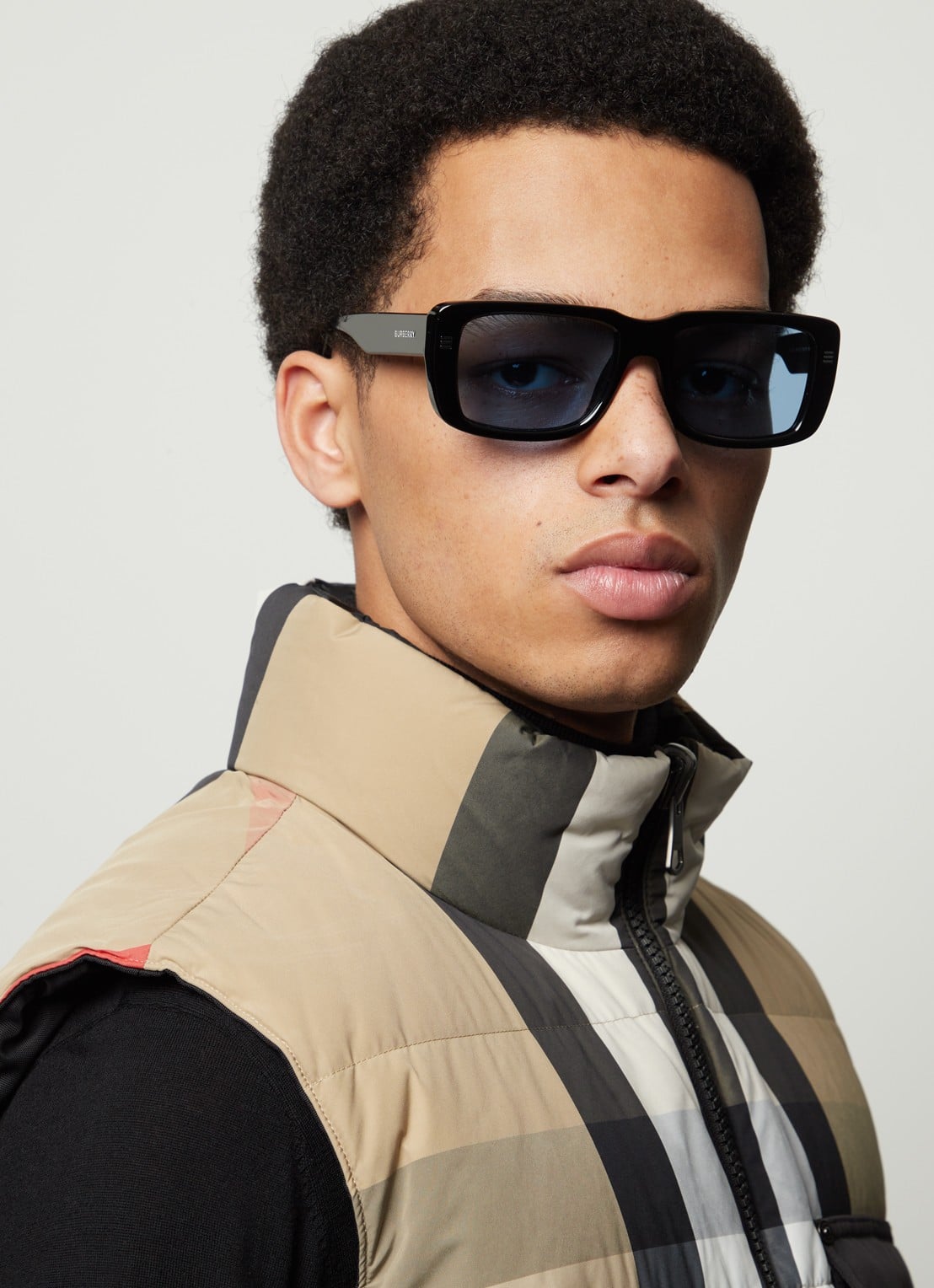 Burberry Jarvis zonnebril BE4376U  - voorkant 2 zwart