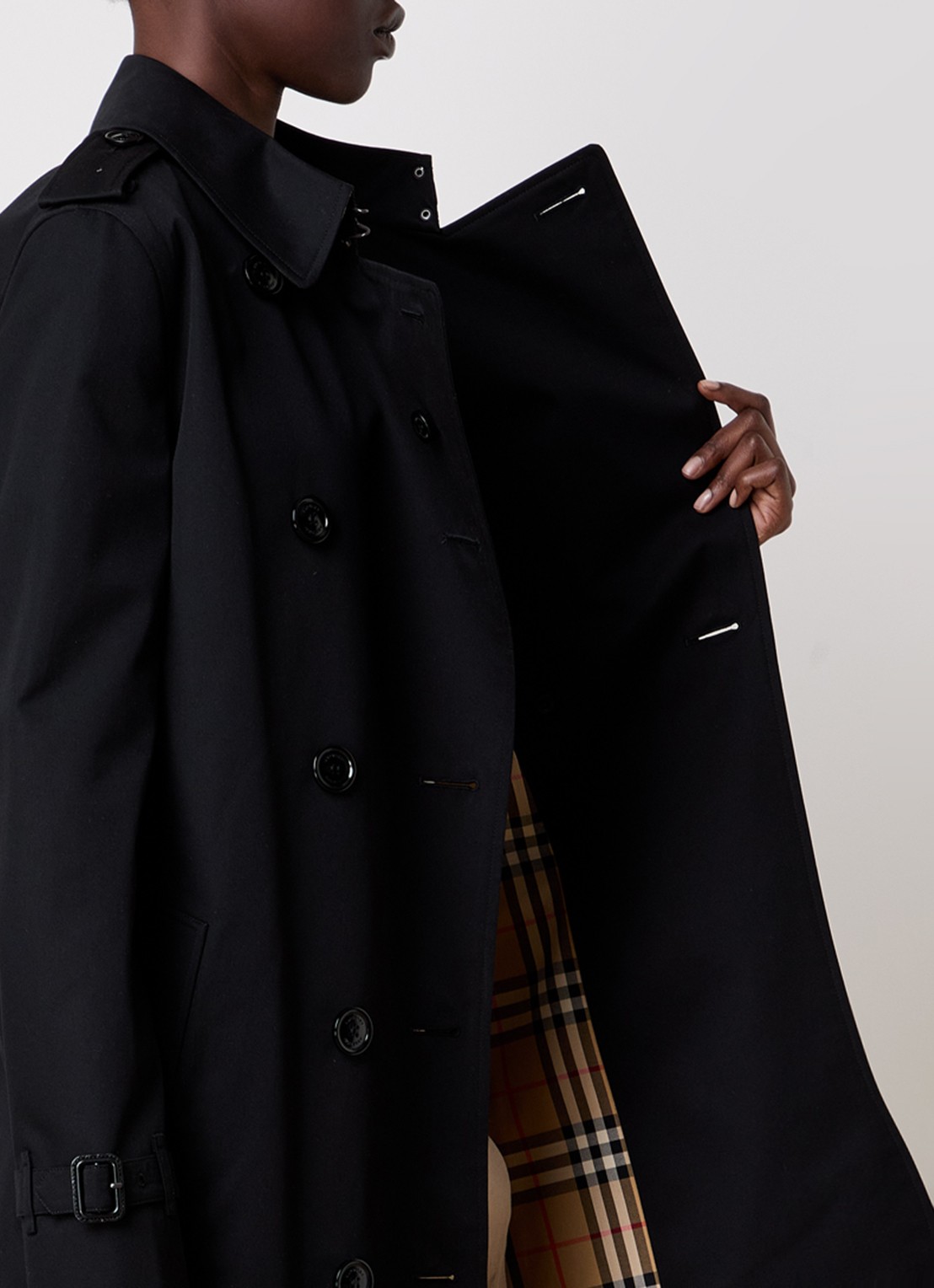 Burberry Kensington trenchcoat met ceintuur - detail 5 zwart