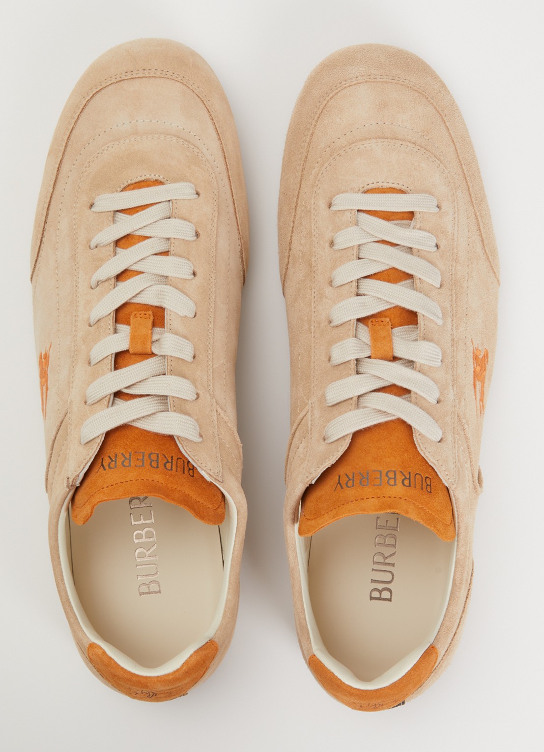 Burberry Knight sneaker van kalfssuède - detail 2 beige