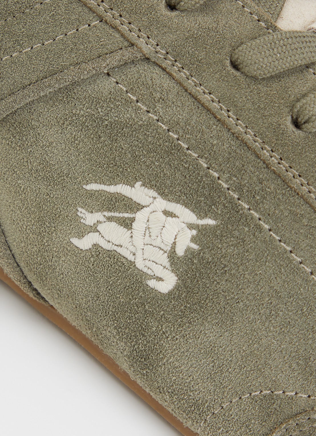 Burberry Knight sneaker van suède - detail 6 groen
