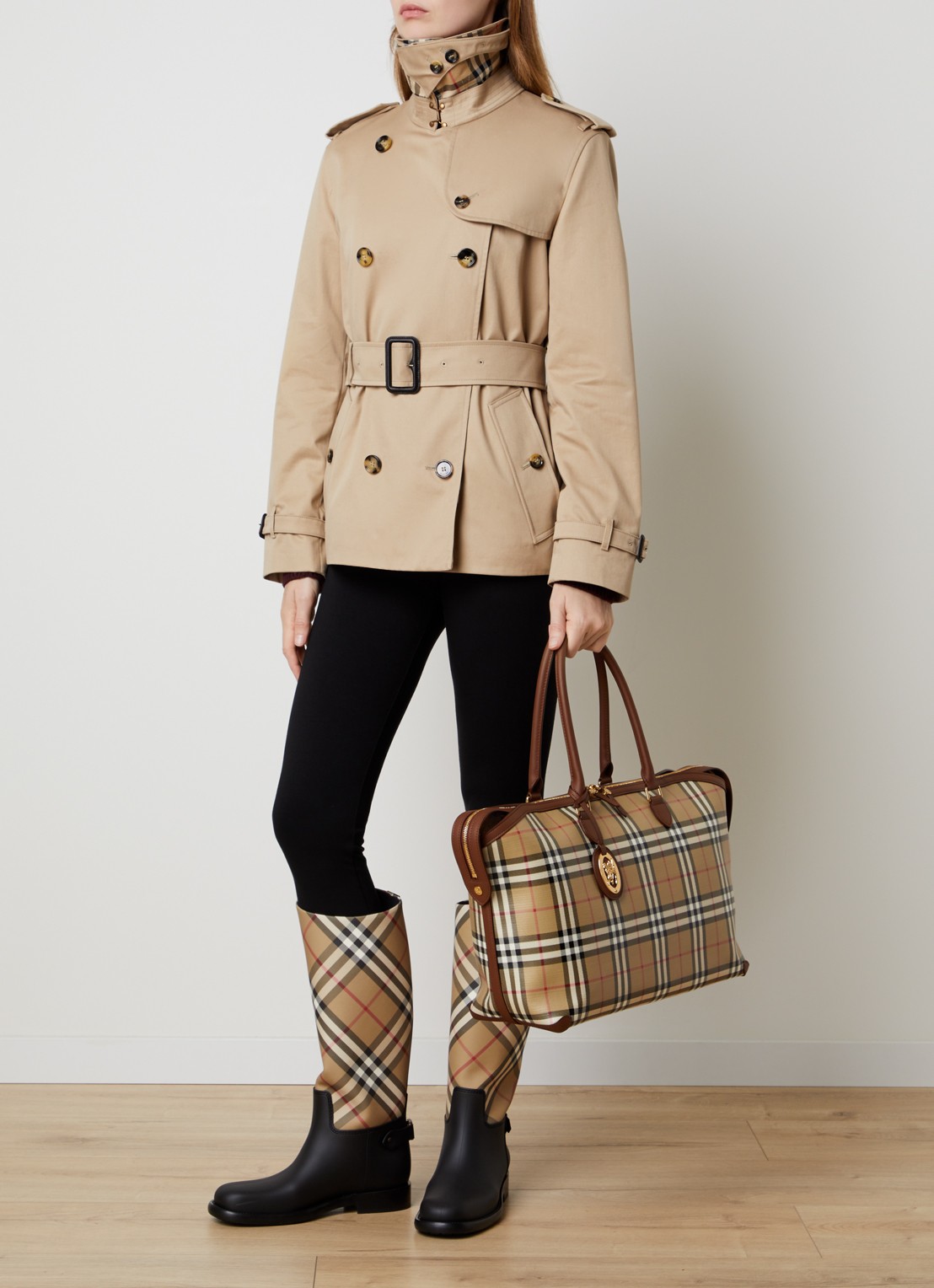 Burberry Lakefield trenchcoat met strikceintuur en steekzakken - voorkant 2 beige