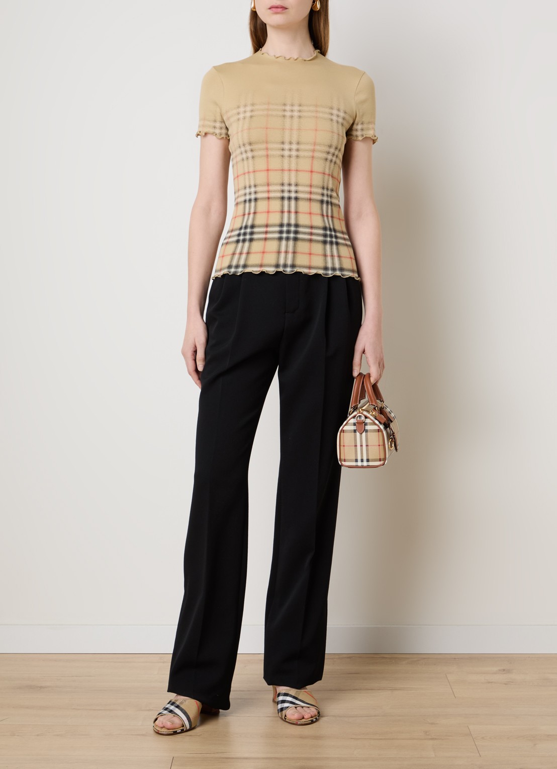 Burberry Letty T-shirt met print - voorkant 2 camel