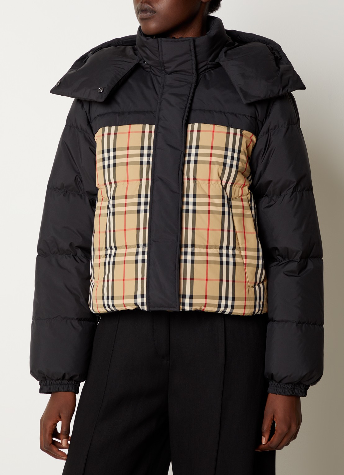 Burberry Lydden reversible puffer jack met donsvulling en capuchon - detail zwart