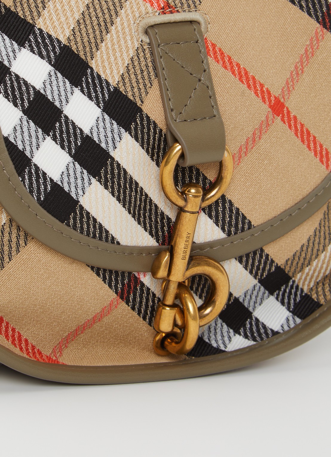 Burberry Mini B Clip crossbodytas met kalfsleren details - detail 4 zand