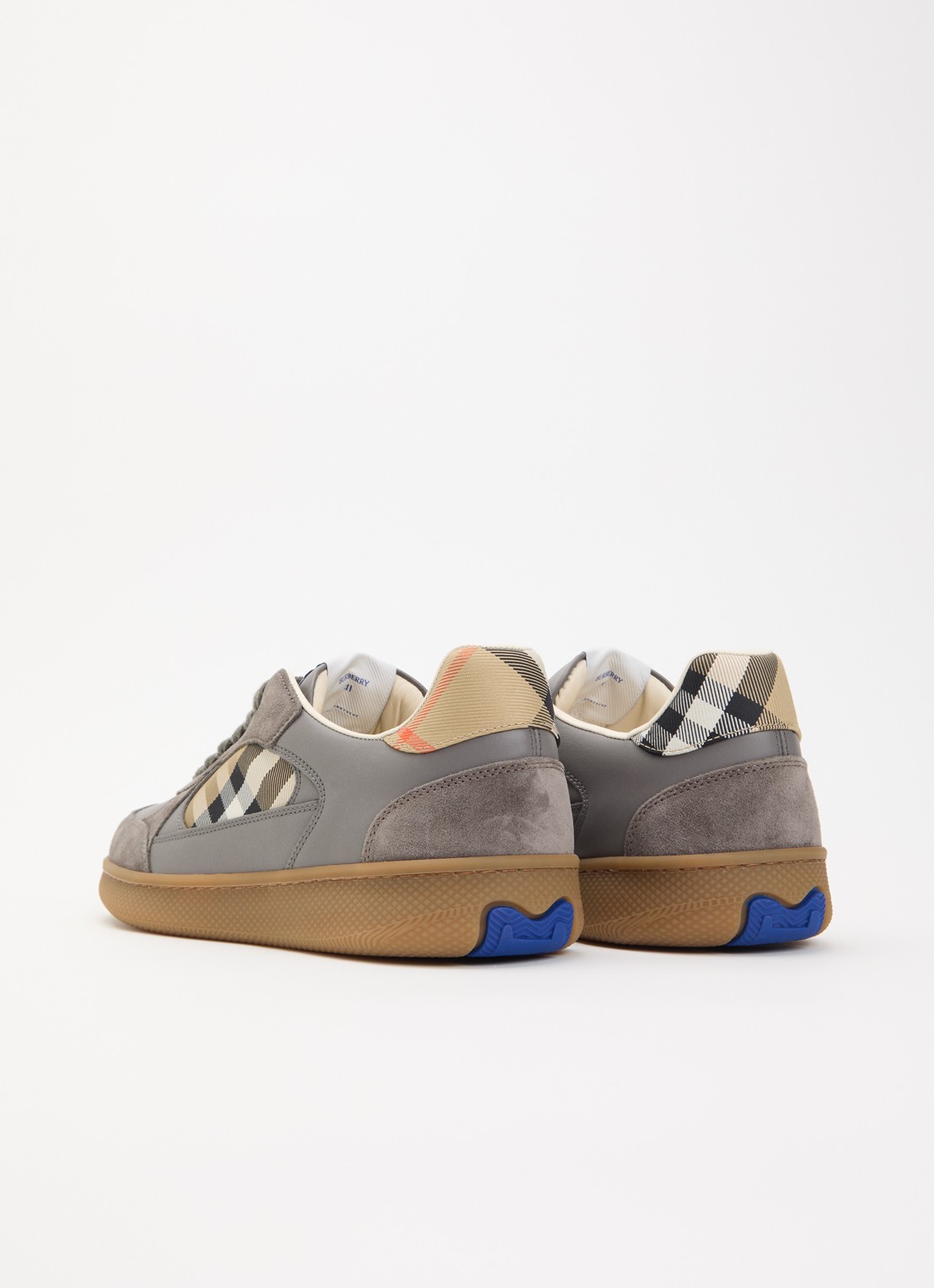 Burberry New Terrace sneaker van kalfsleer met kalfssuède details - achterkant grijs