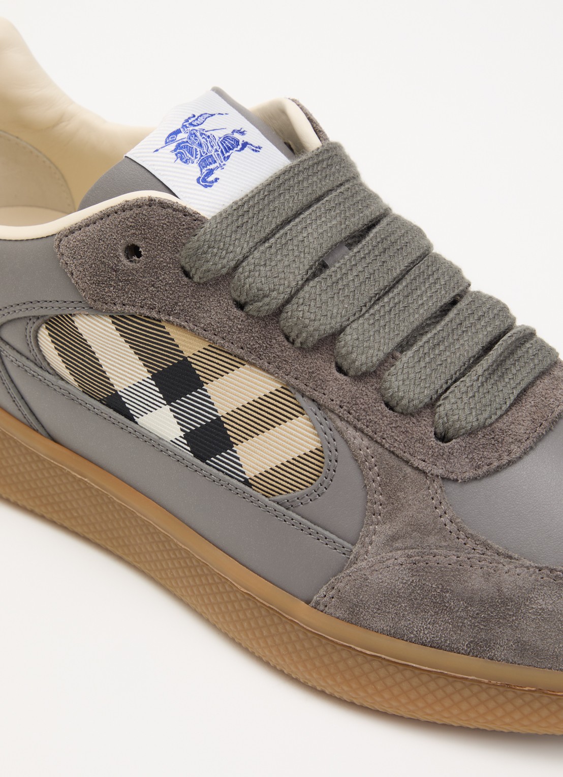 Burberry New Terrace sneaker van kalfsleer met kalfssuède details - detail 6 grijs