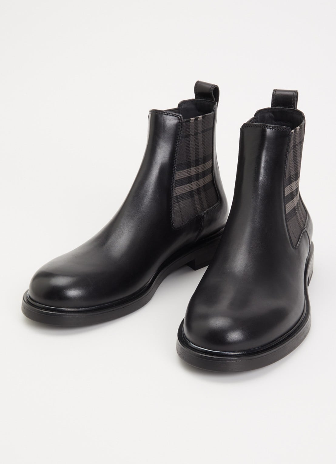Burberry Pembroke Chelsea boot van kalfsleer met ruitdessin - detail zwart