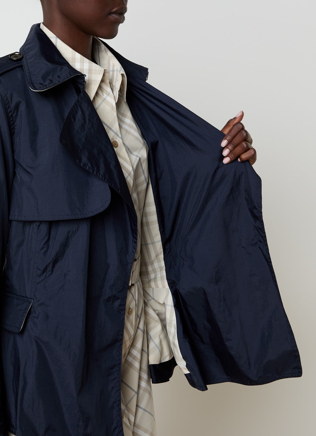 Burberry Pembury trenchcoat met peplum en klepzakken - detail 5 donkerblauw