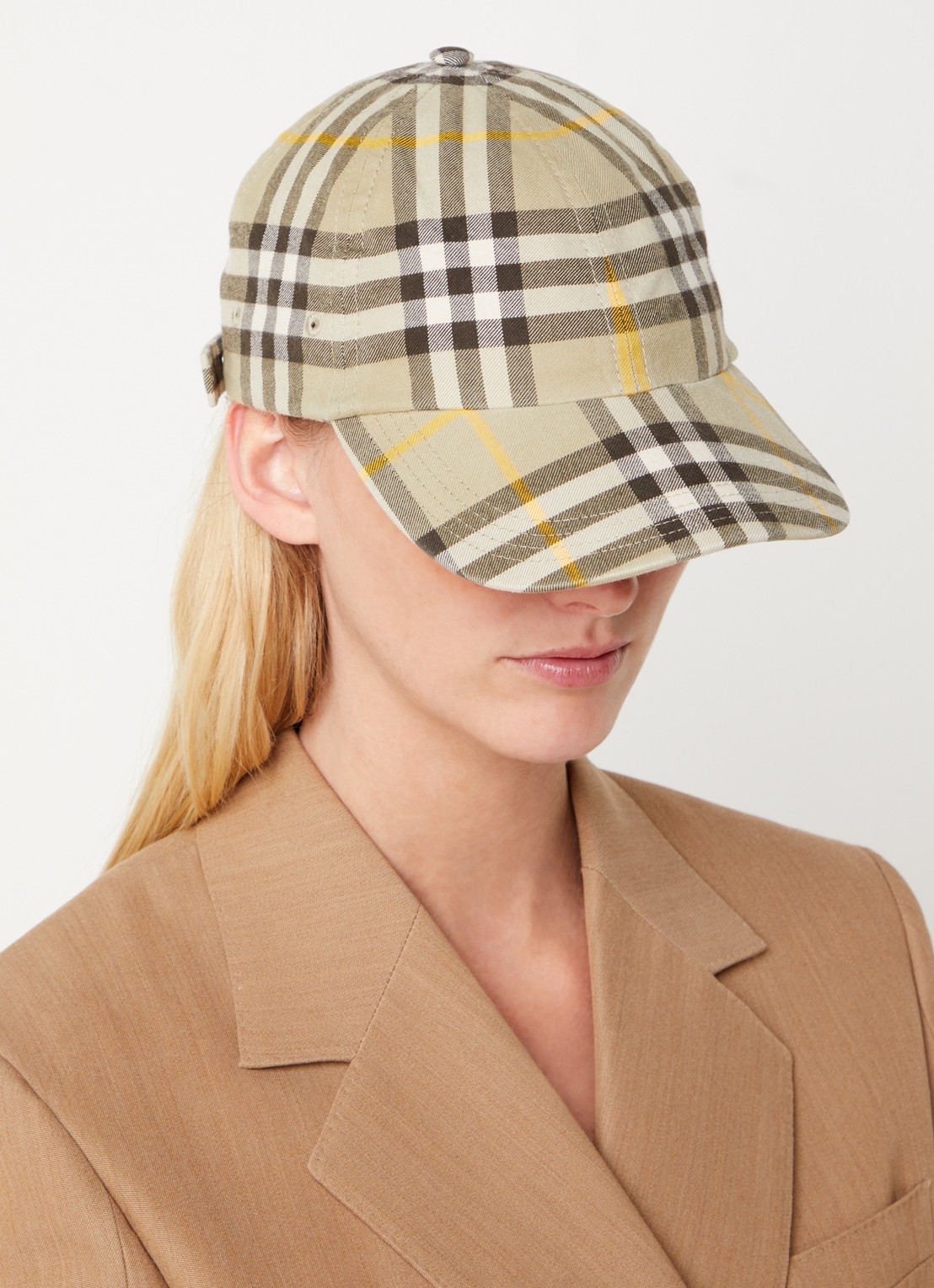 Burberry Pet met ruitdessin - voorkant 3 beige