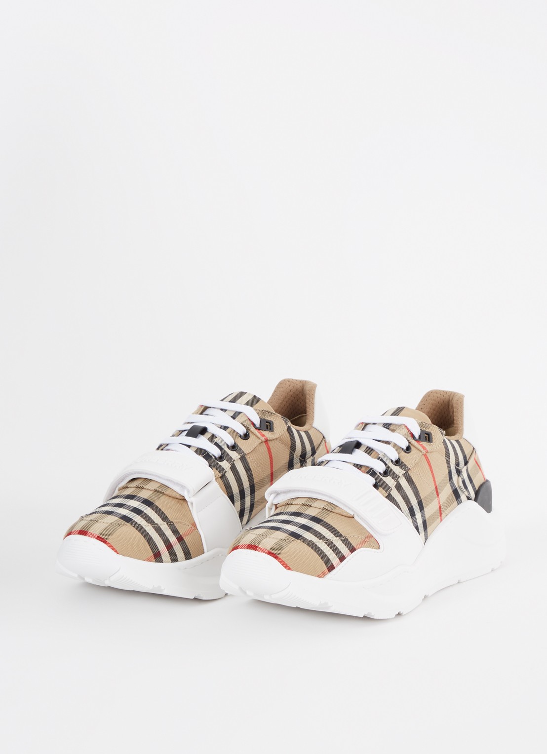 Burberry Regis sneaker met kalfsleren details - detail 2 beige