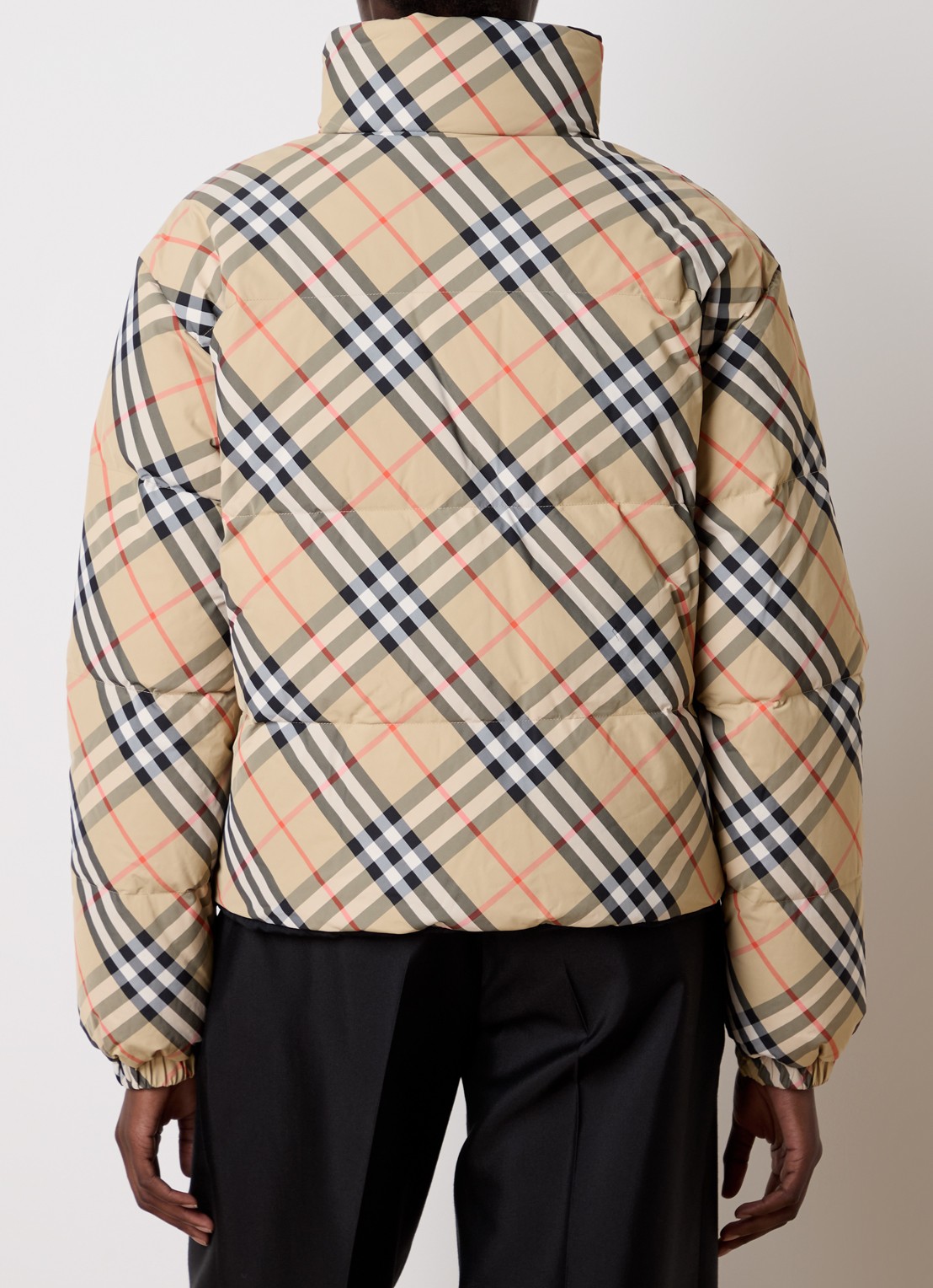 Burberry Reversible puffer jack met donsvulling - achterkant beige
