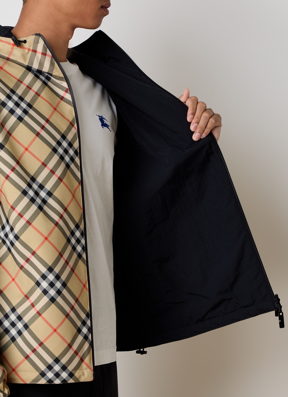 Burberry Reversible windjack met ruitdessin en capuchon - detail 3 zand