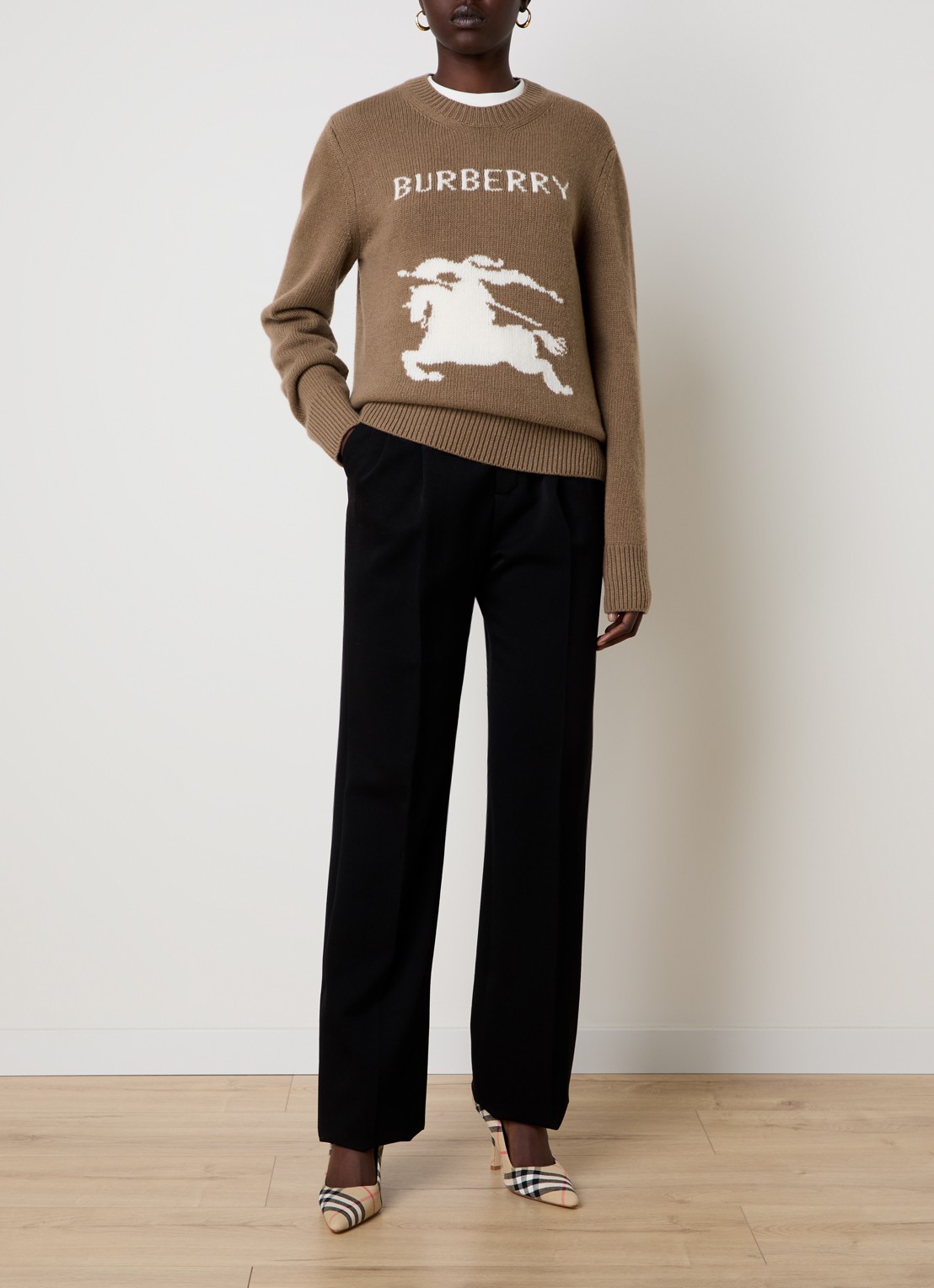 Burberry Scarlett grofgebreide trui in kasjmierblend met ingebreid logo - voorkant 5 camel