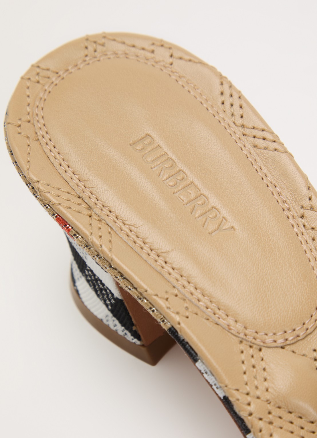 Burberry Sloane muiltje met ruitdessin - detail 6 beige