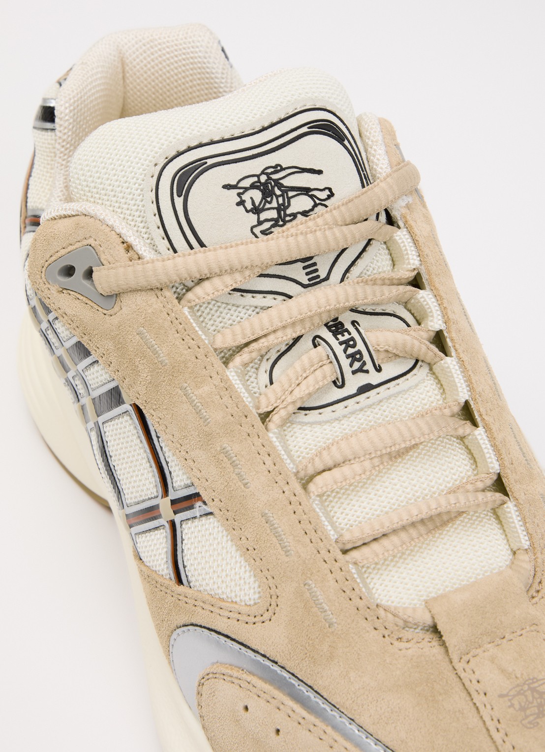 Burberry Sneaker met kalfssuède details - detail 4 beige
