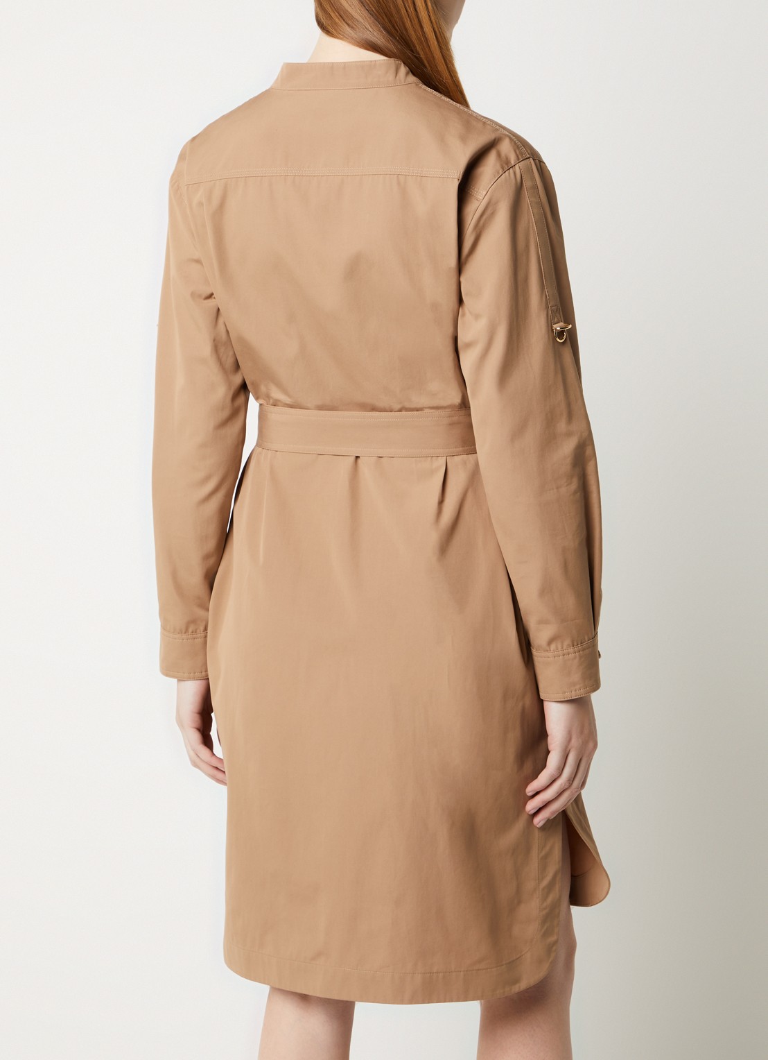 Burberry Sofia midi blousejurk met borstzak en strikceintuur - achterkant camel