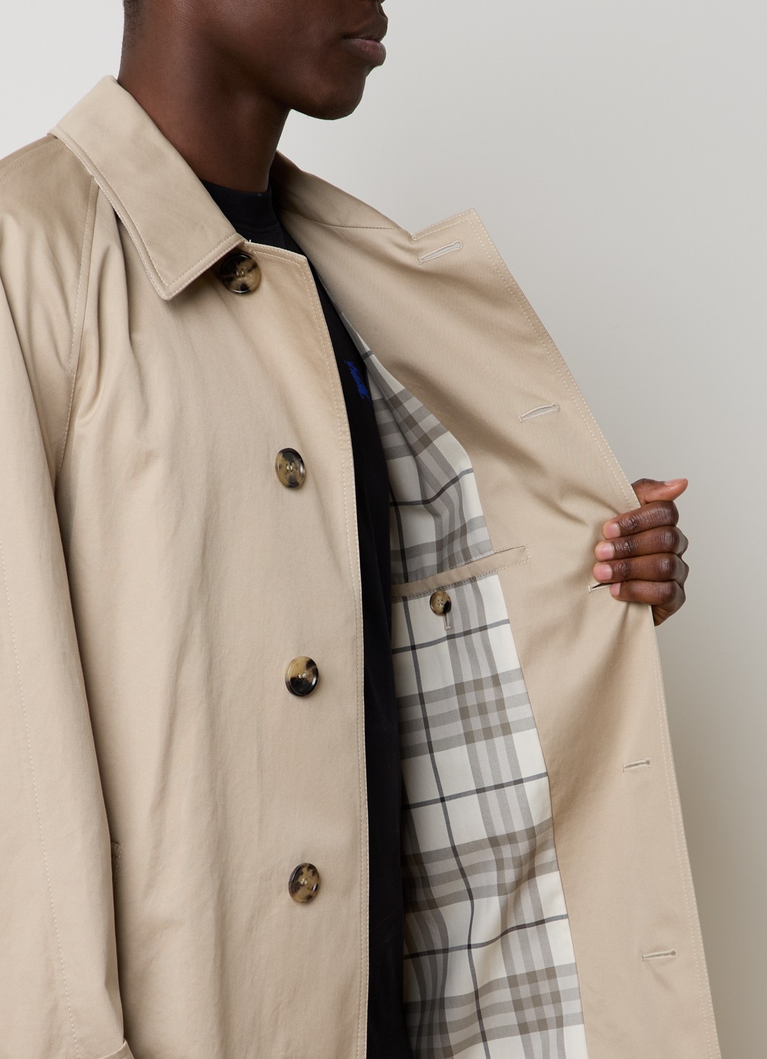Burberry Trenchcoat met strikceintuur en steekzakken - detail 5 beige