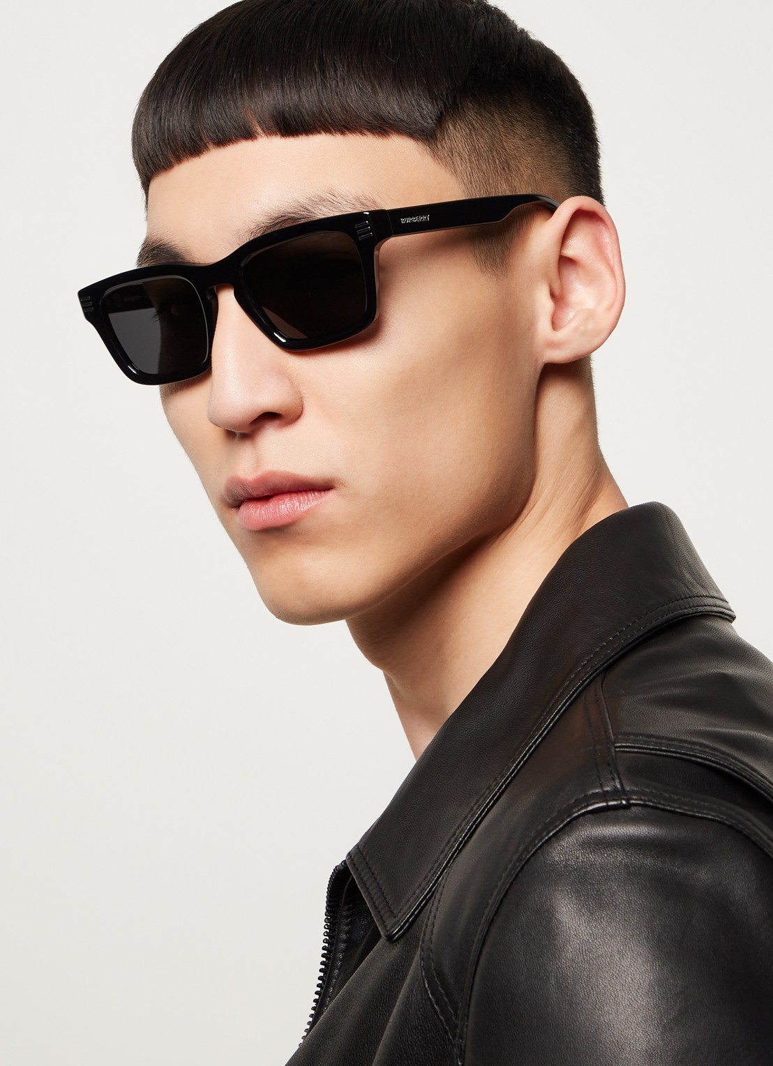 Burberry Wayfarer zonnebril BE4403 - voorkant 2 zwart