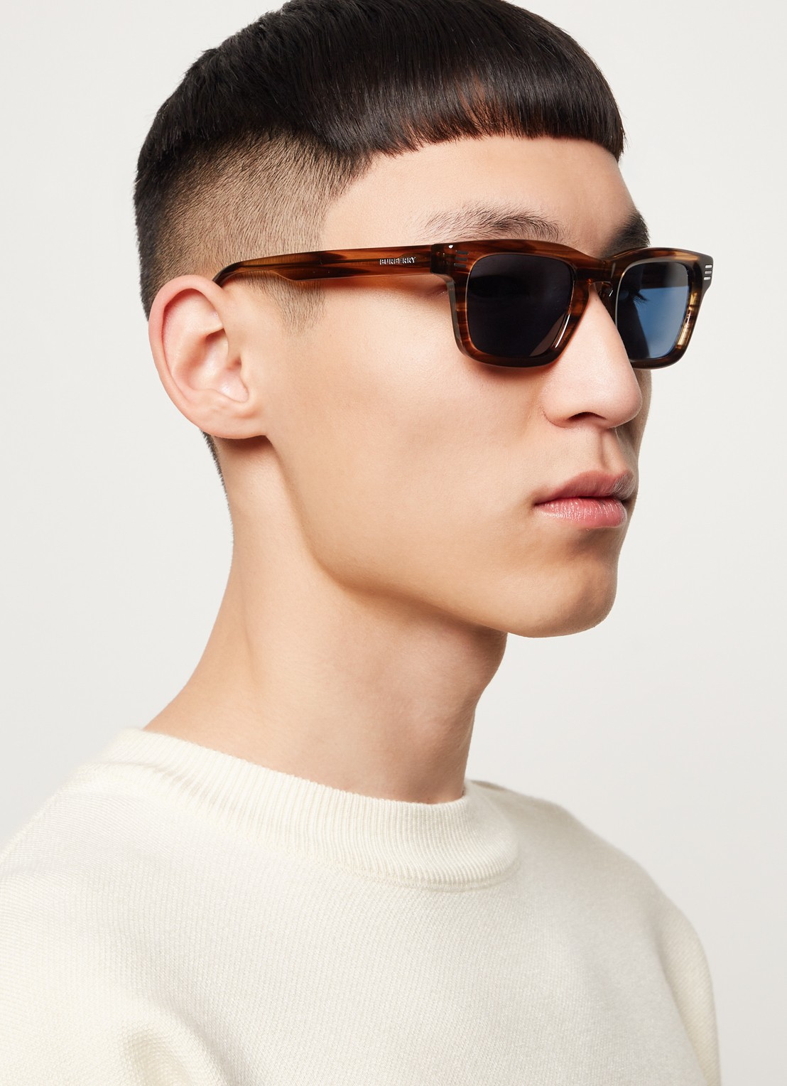 Burberry Wayfarer zonnebril BE4403 - voorkant 2 bruin