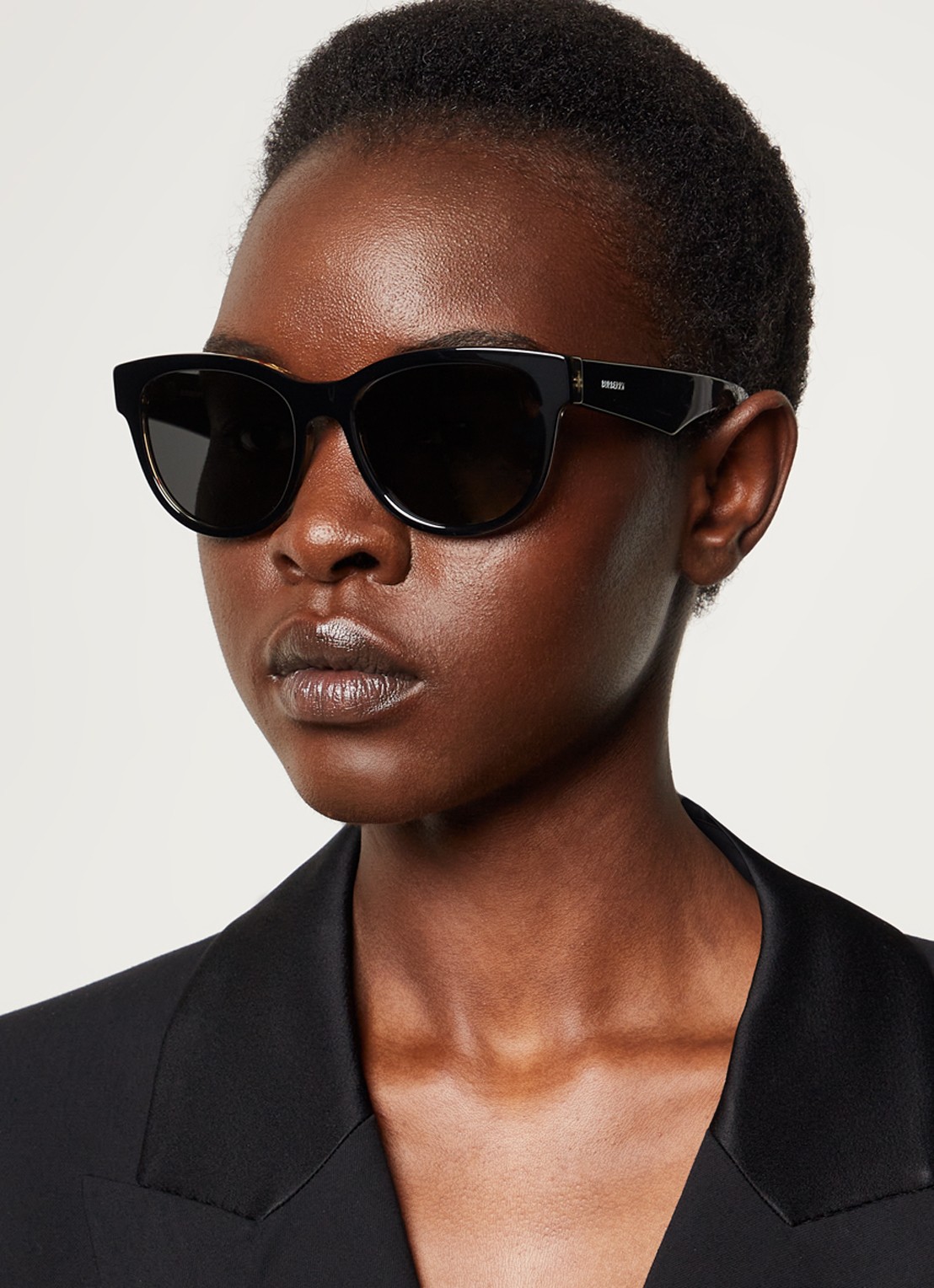 Burberry Wayfarer zonnebril BE4432U - voorkant 2 zwart