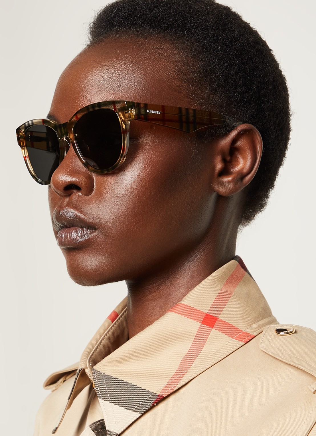 Burberry Wayfarer zonnebril BE4432U - voorkant 2 lichtbruin