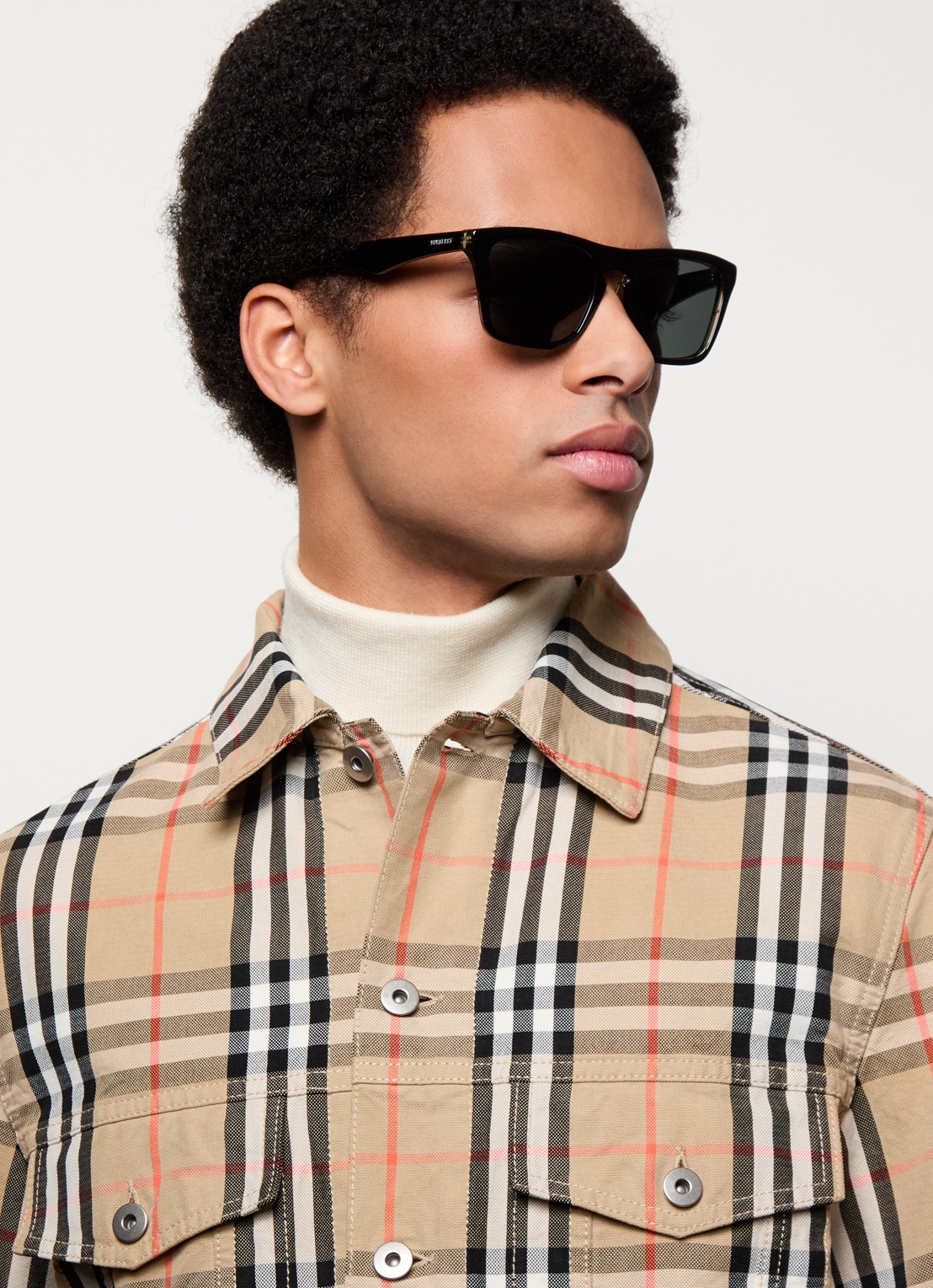 Burberry Wayfarer zonnebril BE4434 - voorkant 2 zwart