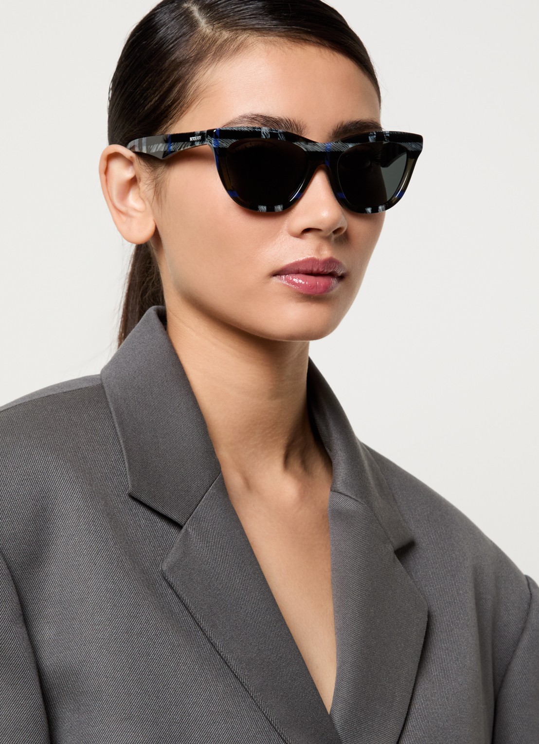 Burberry Wayfarer zonnebril BE4435 - voorkant 5 antraciet