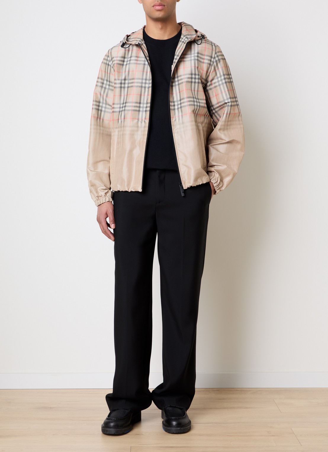 Burberry windjack met ruitdessin en capuchon - voorkant 3 beige