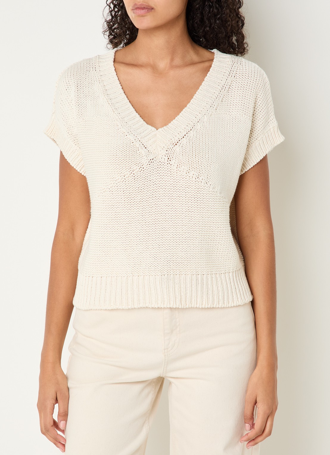 by-bar Anna grofgebreide spencer met V-hals - detail 3 creme