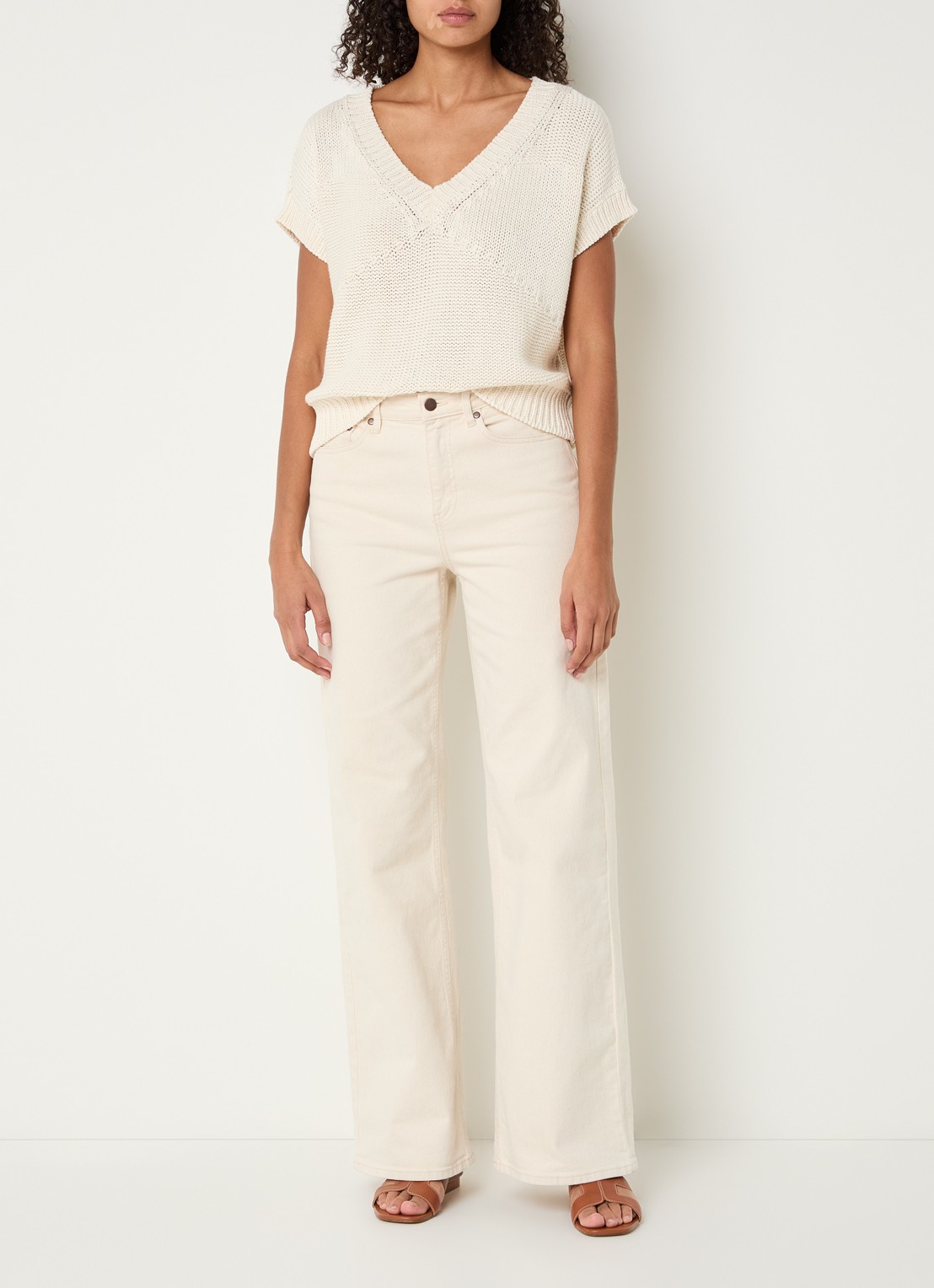 by-bar Anna grofgebreide spencer met V-hals - voorkant 2 creme