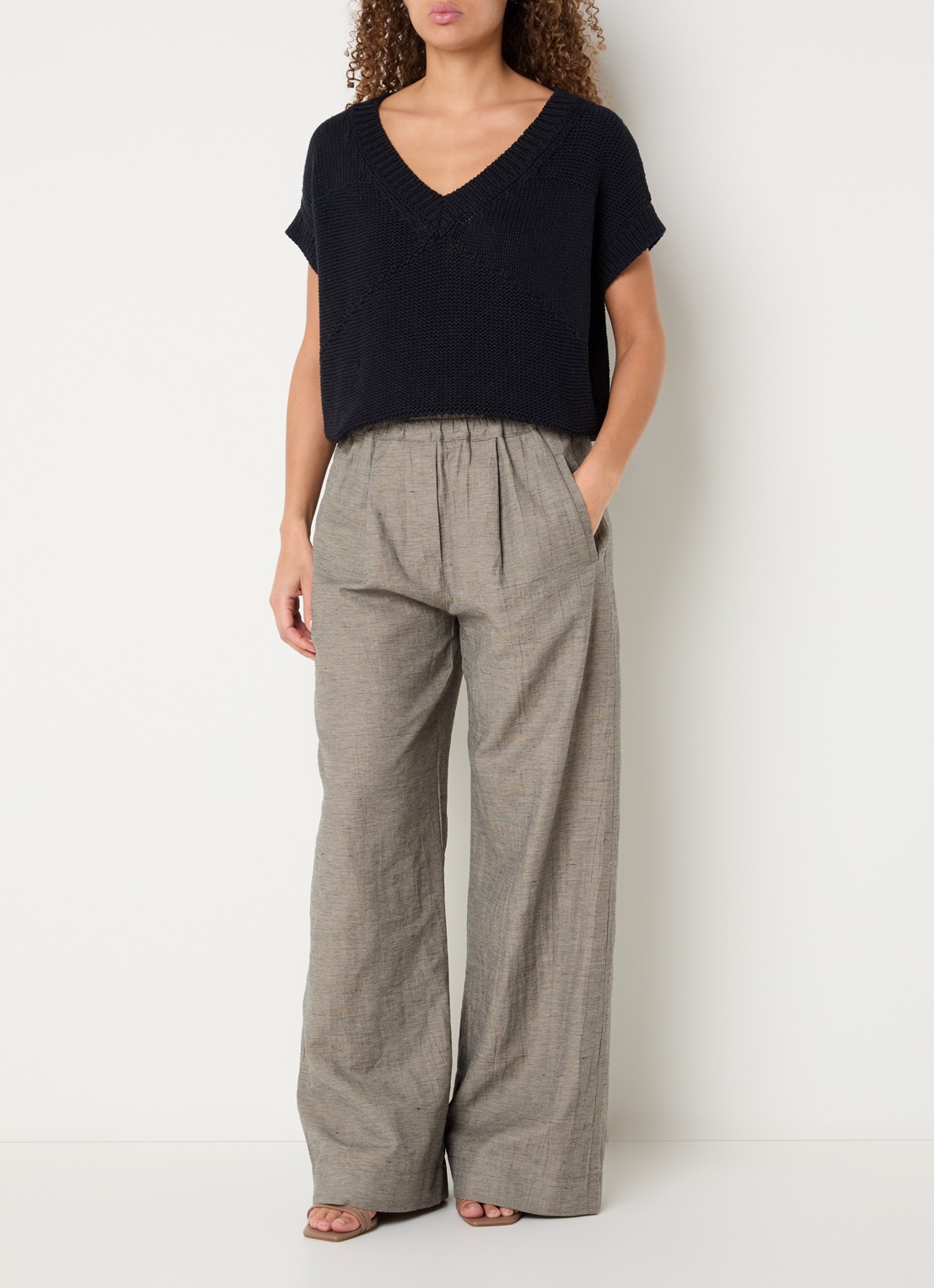 by-bar Anna grofgebreide spencer met V-hals - voorkant 3 donkerblauw