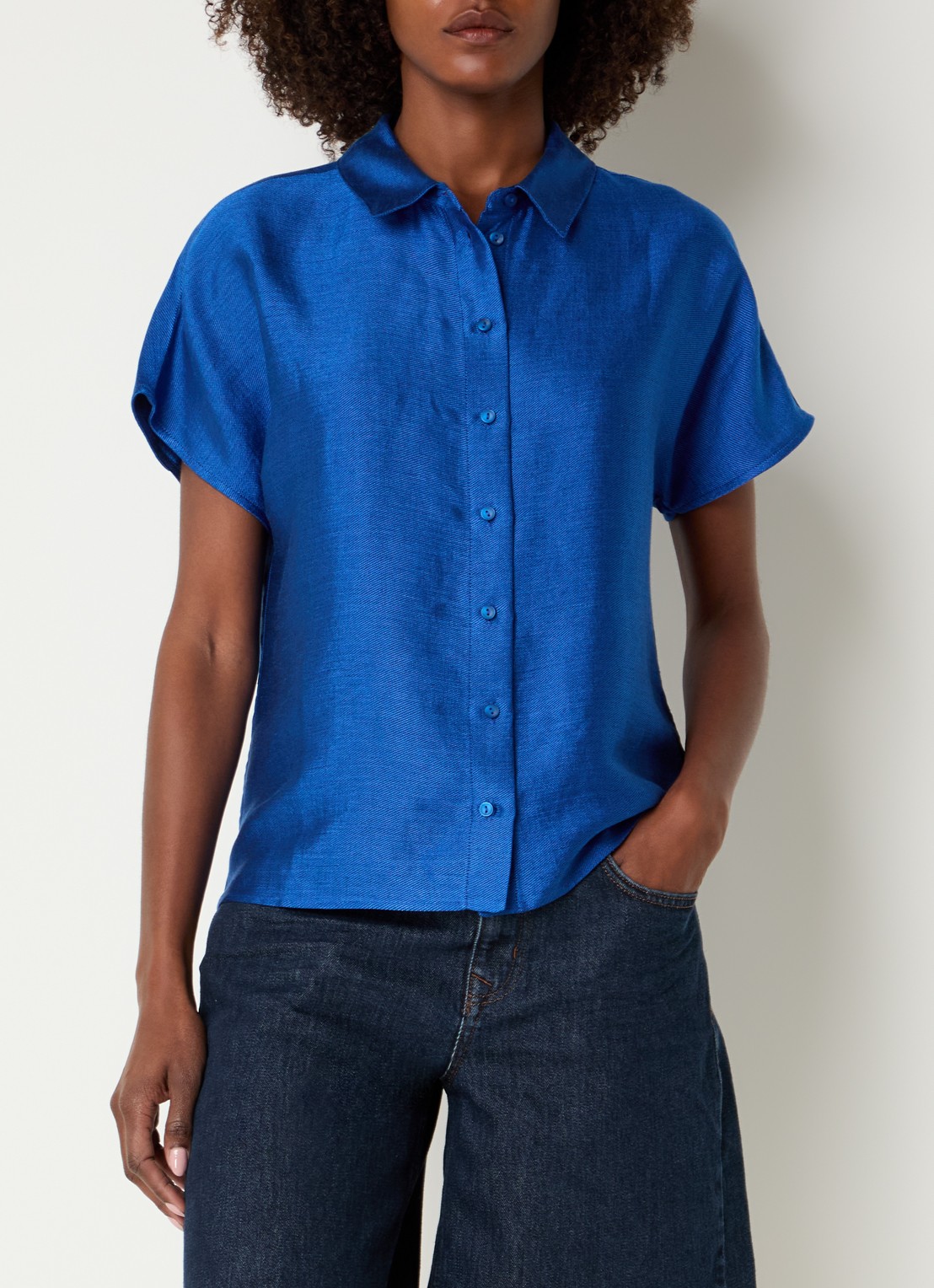by-bar Barly blouse in linnenblend - detail 4 kobaltblauw