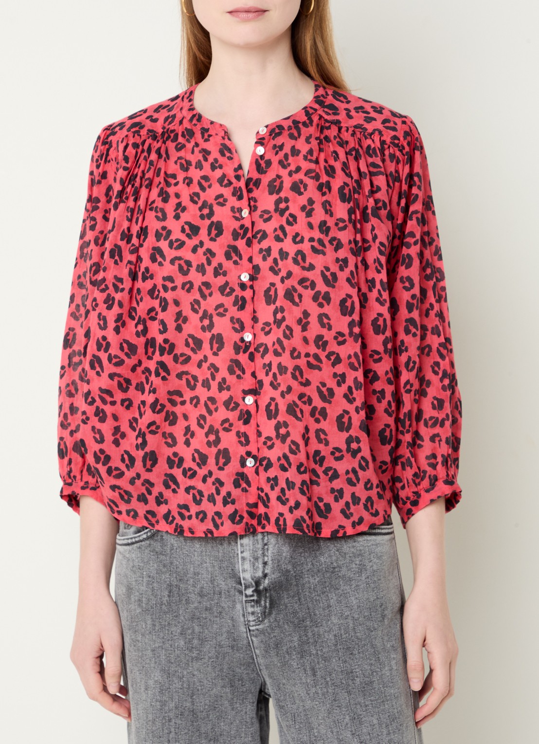 by-bar Becky blouse met panterprint - detail rood