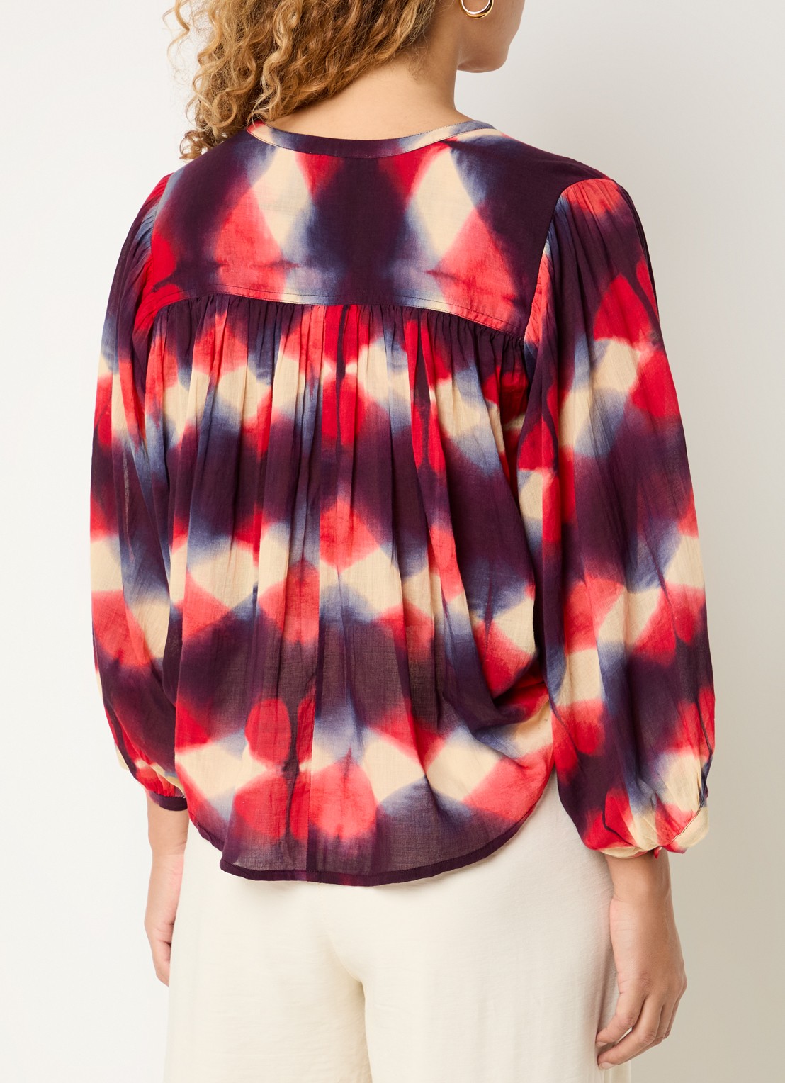by-bar Becky blouse met print en ballonmouw - achterkant aubergine