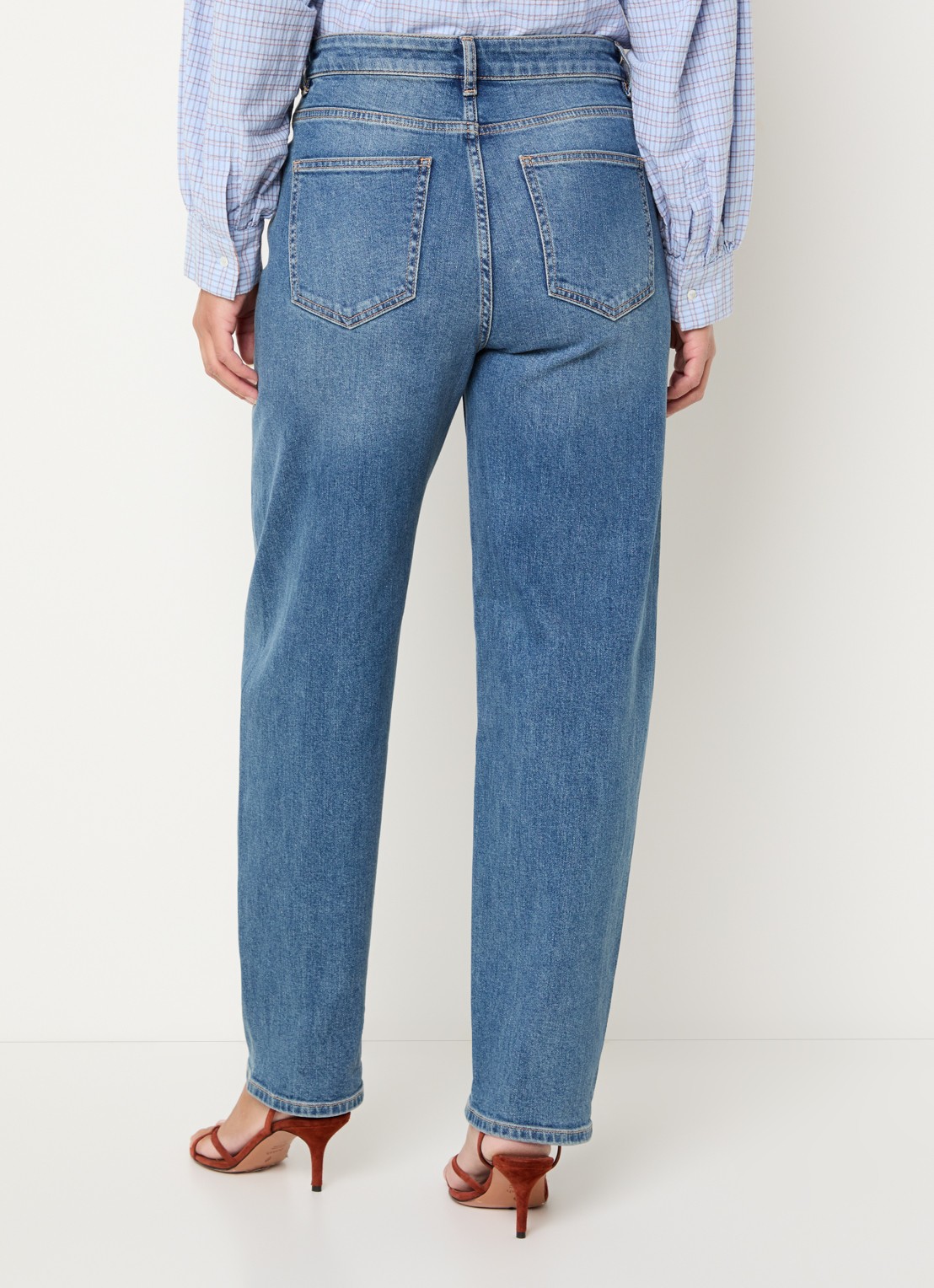 by-bar Begum high waist tapered jeans met medium wassing - achterkant 3 indigo