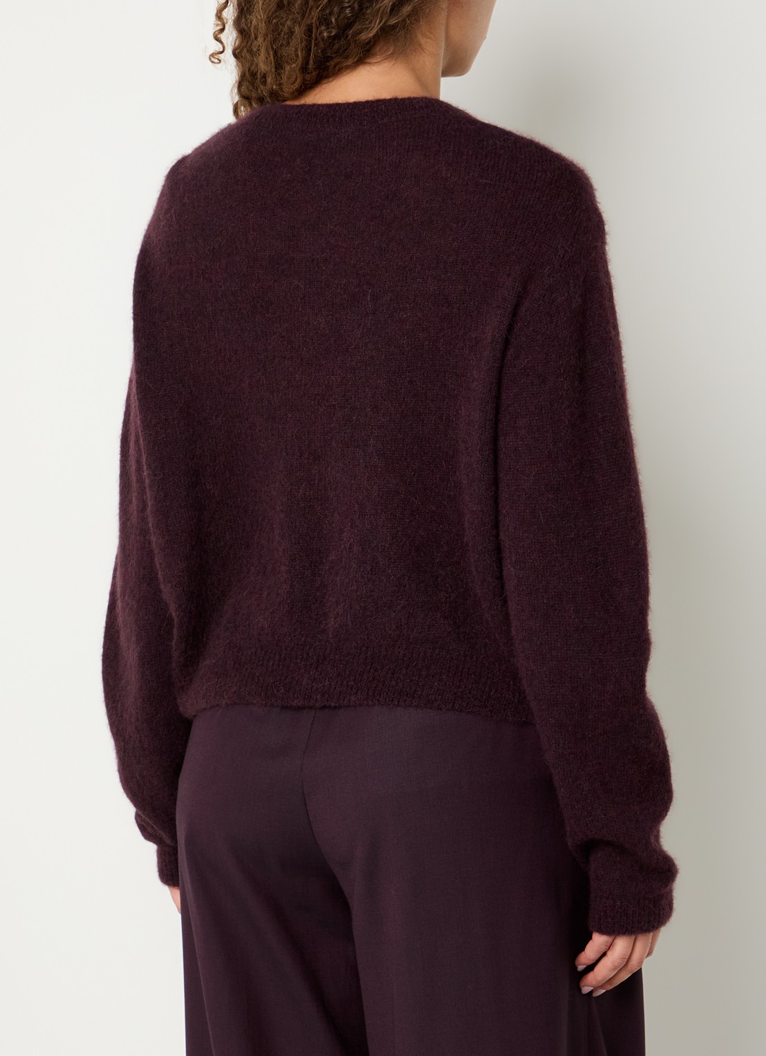 by-bar Cleo fijngebreid vest in alpaca wolblend - achterkant 2 bordeauxrood