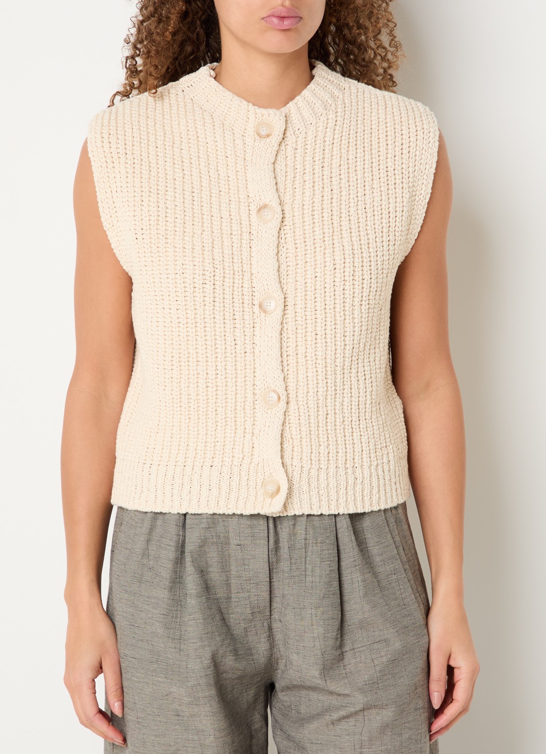 by-bar Fijngebreid gilet met ribstructuur - detail 3 beige