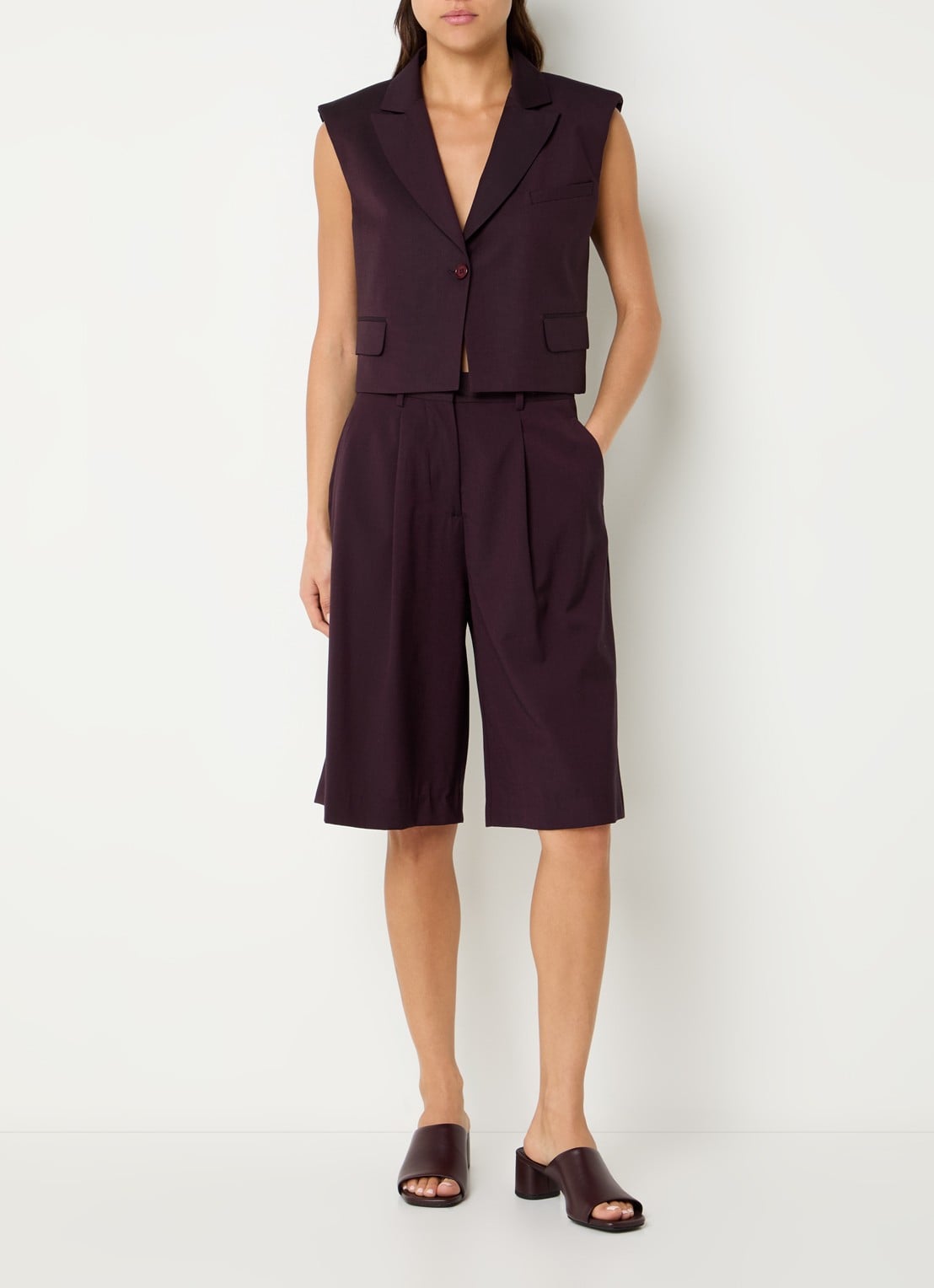by-bar Finn high waist straight fit korte pantalon met plooidetail - voorkant 2 bordeauxrood