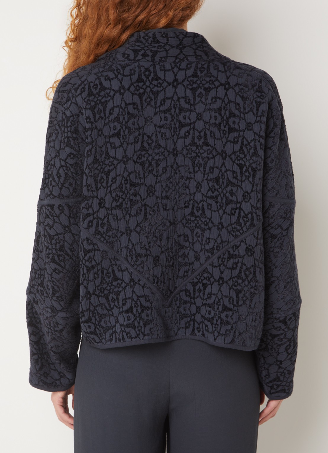 by-bar Flora fijngebreid openvallend vest met borduring - achterkant 5 blauw