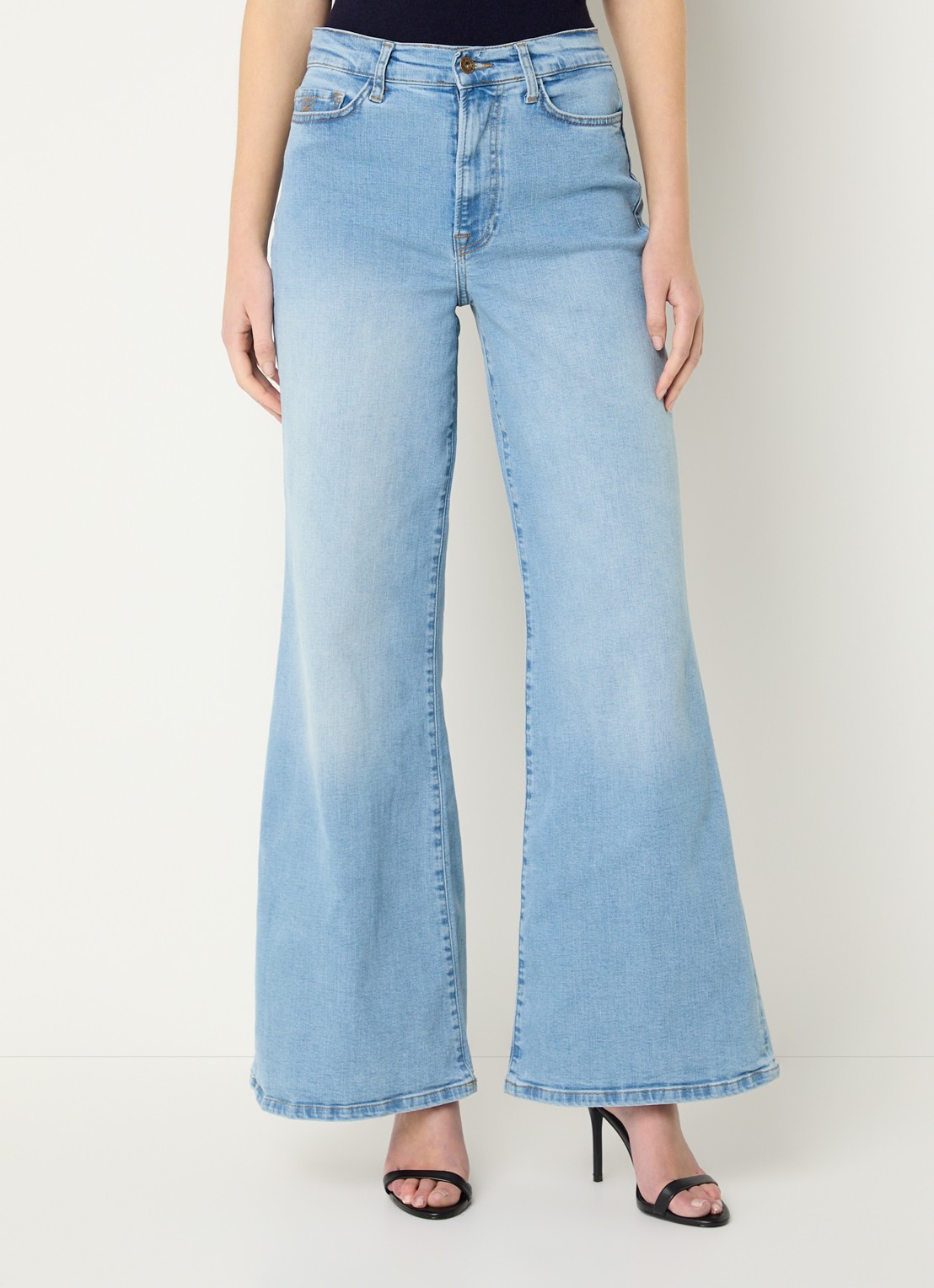 by-bar High waist flared jeans met lichte wassing - detail indigo