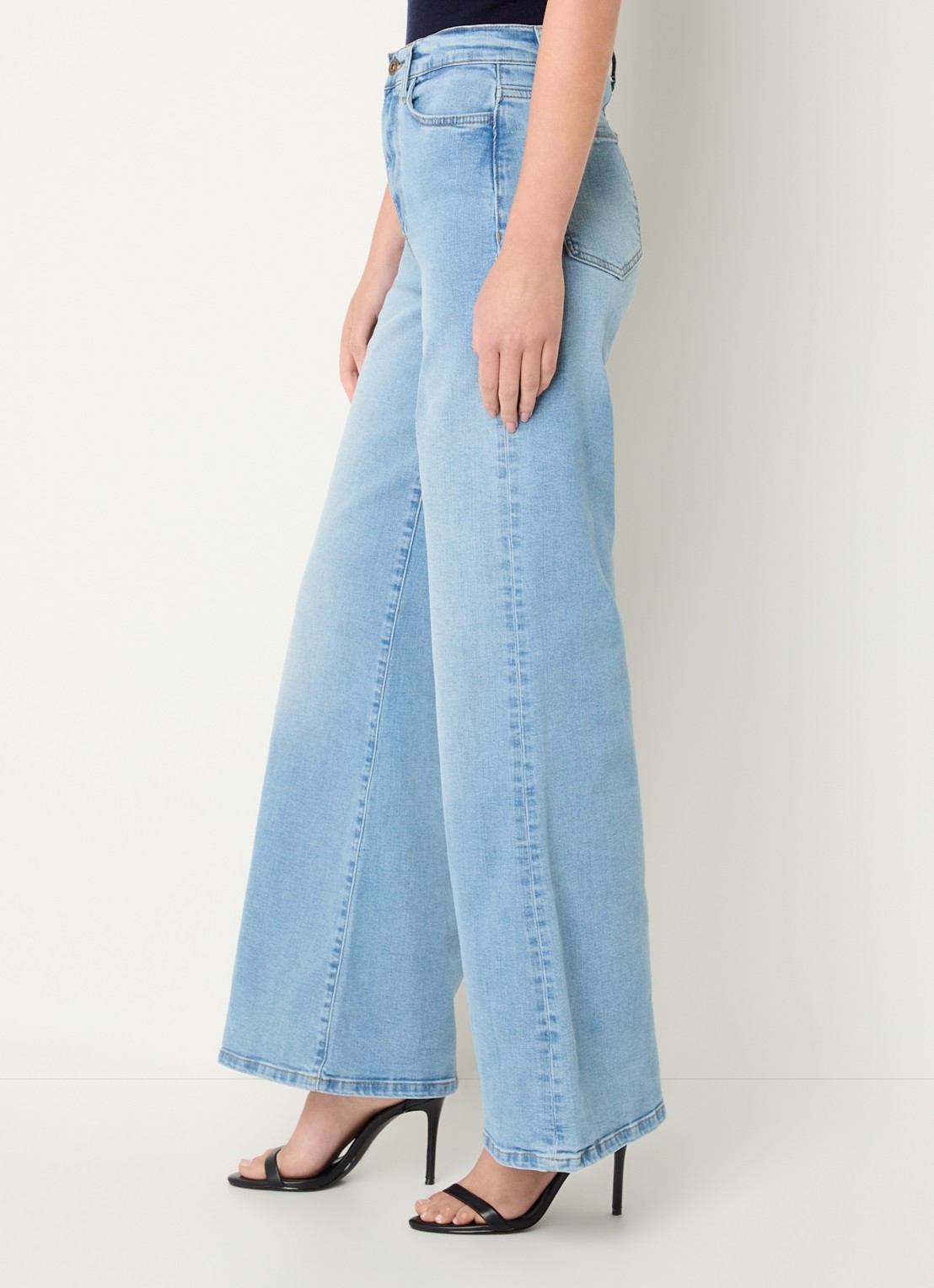 by-bar High waist flared jeans met lichte wassing - detail 2 indigo