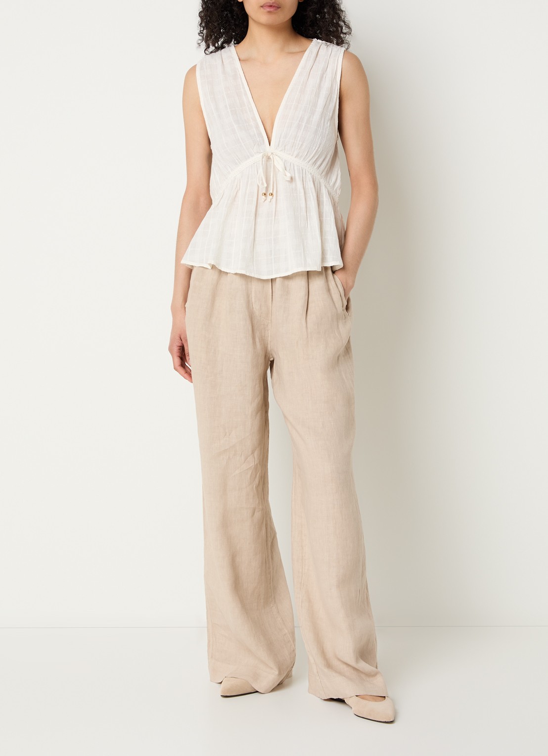 by-bar High waist wide fit broek van linnen met steekzakken - voorkant 2 beige