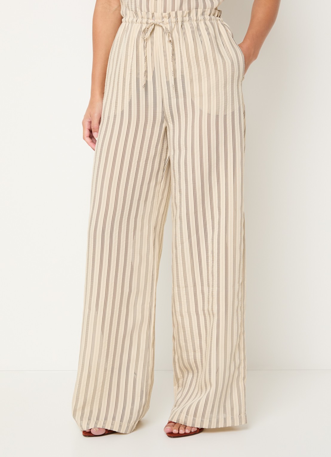 by-bar Joan high waist wide fit broek met streepprint - detail vanillegeel
