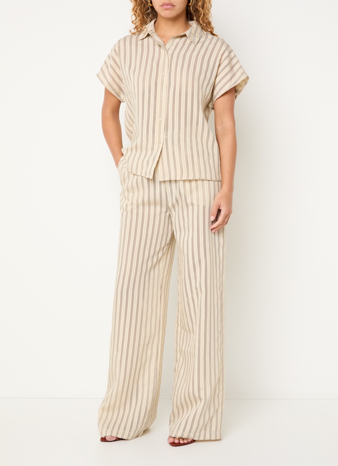 by-bar Joan high waist wide fit broek met streepprint - voorkant 4 vanillegeel