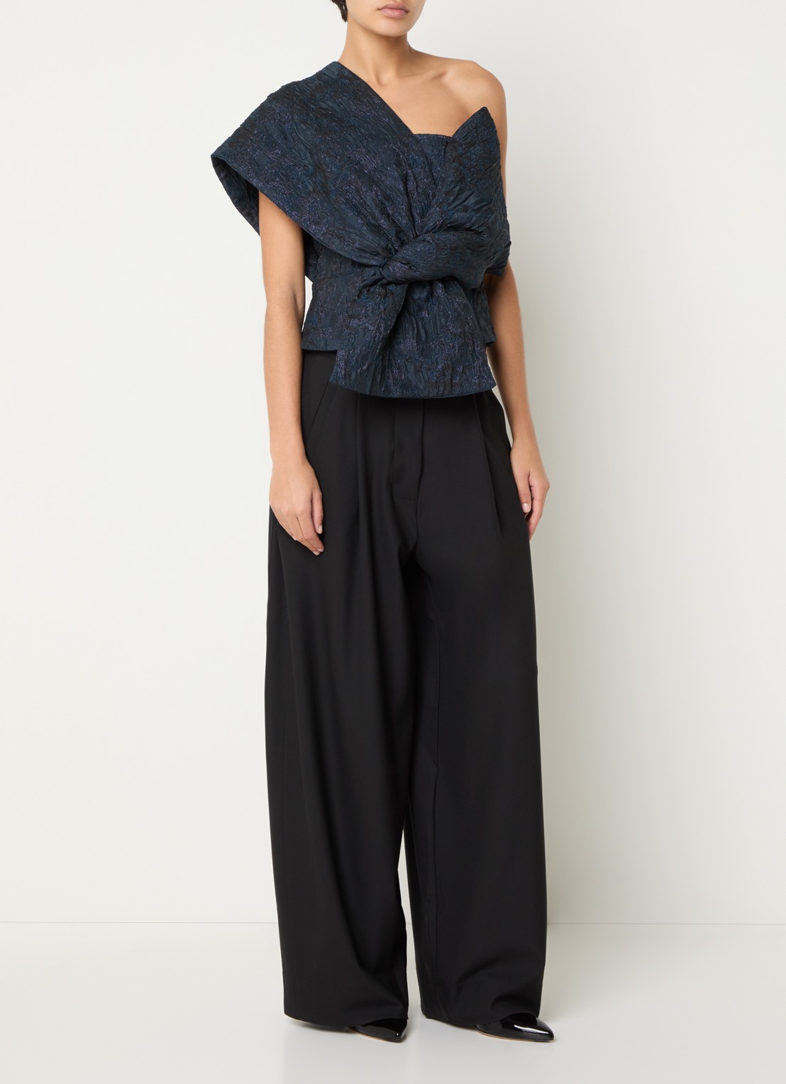 by-bar Jula asymmetrische top met jacquard dessin en lurex - voorkant 2 donkerblauw