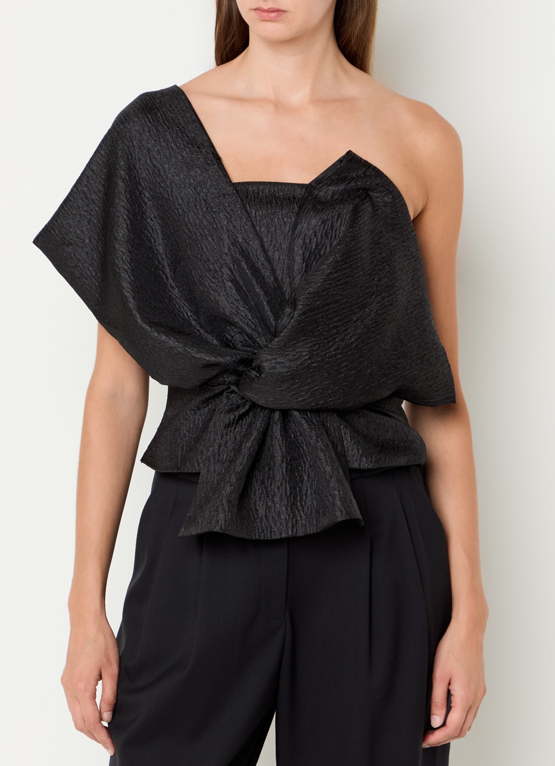 by-bar Jula on shoulder top met geknoopt detail en structuur - detail zwart